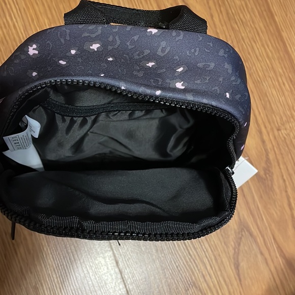 Reebok Molly Mini Backpack.NWT! Adjustable Straps. Compact Size for Gym Lockers - Picture 6 of 10